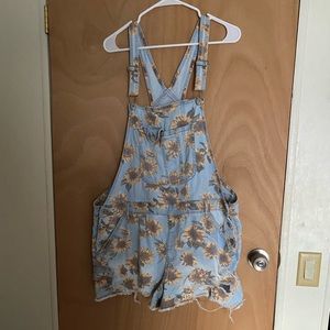 Sunflower overalls 🌻